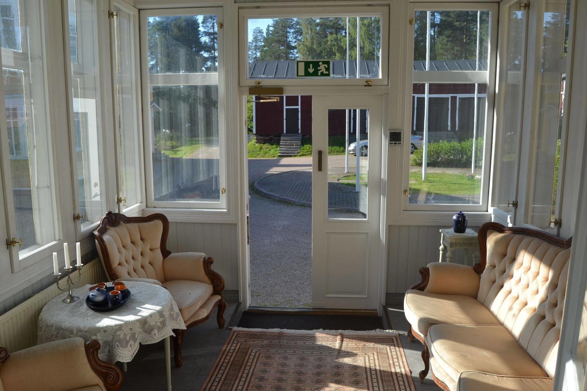 Karolineburg Manor House Hotel Kajaani Exterior photo